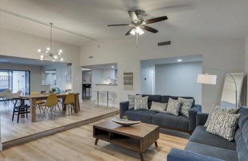 Dallas House | Spacious Bright and Modern Home with Pool