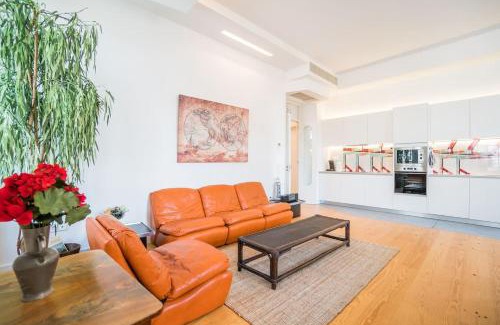 Sao Paulo Apartment | Spacious & Bright Apartment in Cais Sodre