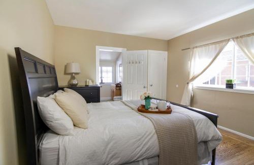 East Palo Alto House | Spacious bright room in Prime Silicon valley location