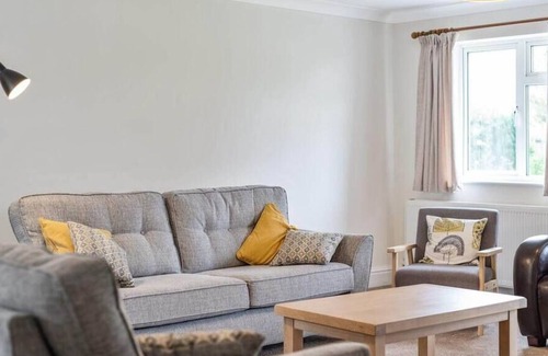 Frithelstock House | Spacious Bungalow nr Westward Ho!