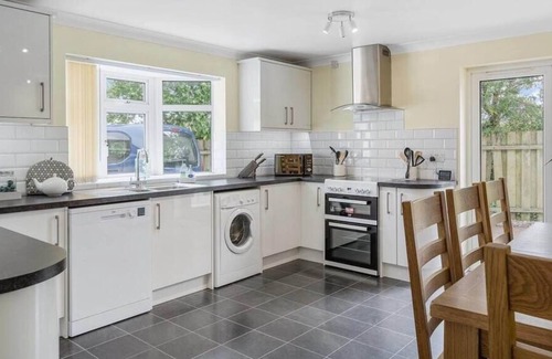 Frithelstock House | Spacious Bungalow nr Westward Ho!