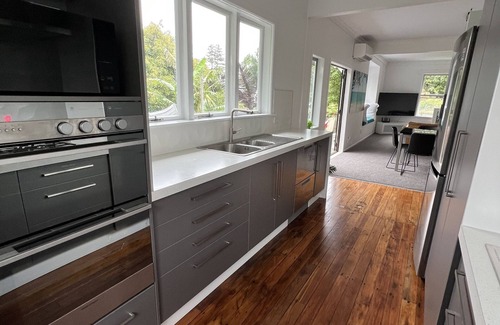 Waitao House | Spacious bungalow set in an avocado orchard.