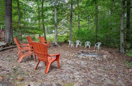 Livingston House | Spacious, but cozy. Just minutes from water.