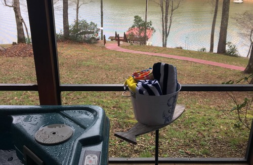Blairsville Cabin | Spacious cabin located in the Blue Ridge Mountains on the beautiful lake Nottely