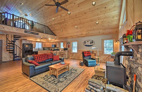 Town of Black Brook Cabin | Spacious Cabin on Silver Lake: Hike & Ski!