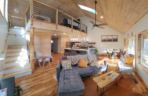 Waynesville Cabin | Spacious Cabin Retreat Perfect Blend Family Togetherness & Private Relaxation!