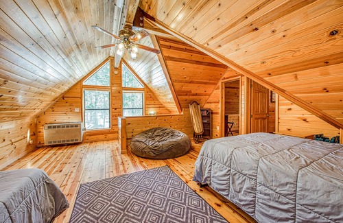 Big Creek Cabin | Spacious cabin-style home with deck, near dining, slopes & lake - dog-friendly