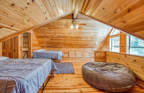 Big Creek Cabin | Spacious cabin-style home with deck, near dining, slopes & lake - dog-friendly