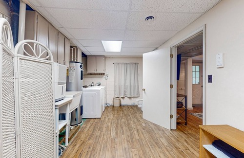 Demorest Cabin | Spacious cabin w/direct access to river & fire place, screened porch