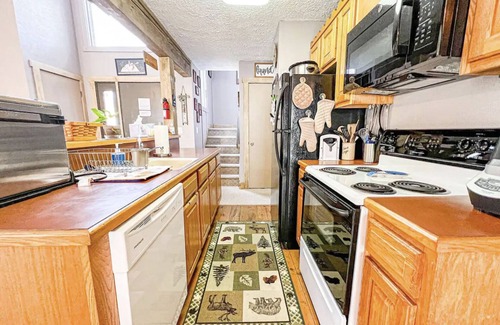 Lake Harmony Cabin | Spacious Cabin w/hot tub , pool and lake access, sleeps 8