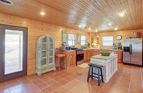 Flippin Cabin | Spacious Cabin w/Private Dock on White River!