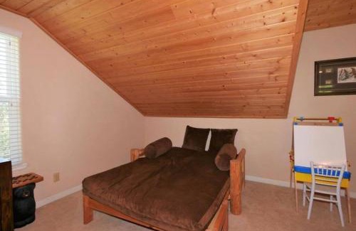 Shaver Lake House | Spacious cabin with game room free WIFI & parking
