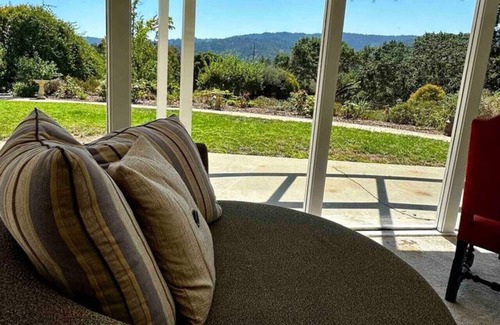 Woodside House | Spacious California Wooded Retreat