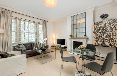 Campden Apartment | Spacious, Calm One Bedroom