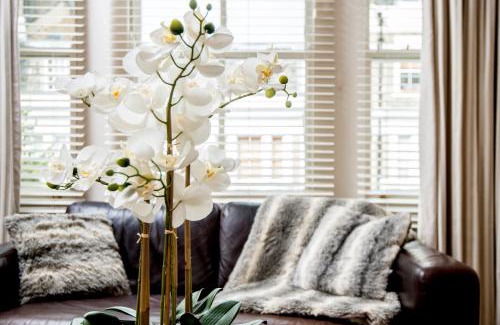 Campden Apartment | Spacious, Calm One Bedroom