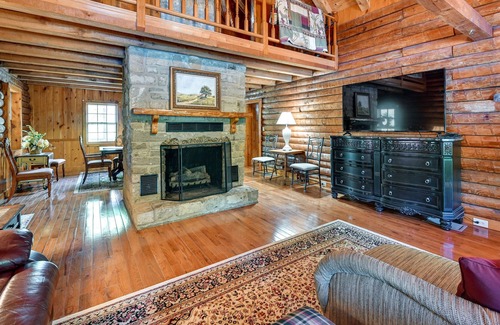 Campbellsville Cabin | Spacious Campbellsville Cabin w/ Pool & Hot Tub!