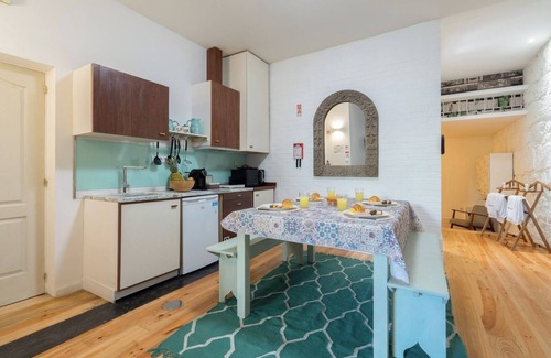 Lordelo do Ouro e Massarelos Apartment | Spacious Captivating Flat | Terrace