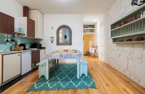 Lordelo do Ouro e Massarelos Apartment | Spacious Captivating Flat | Terrace