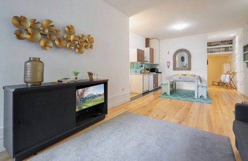 Lordelo do Ouro e Massarelos Apartment | Spacious Captivating Flat | Terrace