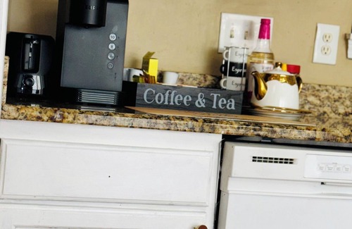 Charlotte House | Spacious & Central Cozy 3BR by UNCC, Speedway, PNC. Fully Stocked .3 Queen beds