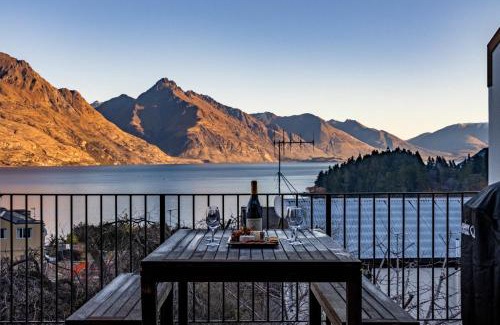 Queenstown Apartment | Spacious Central Executive 4 Bedroom Apartment
