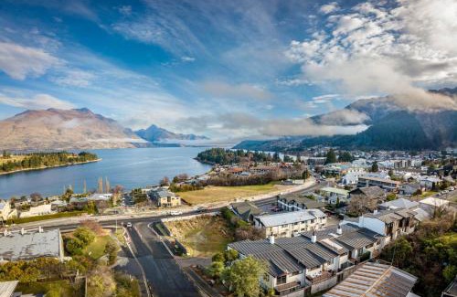 Queenstown Apartment | Spacious Central Executive 4 Bedroom Apartment