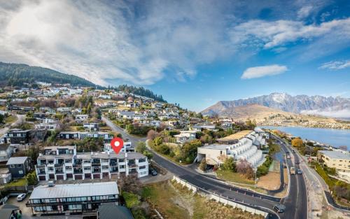 Queenstown Apartment | Spacious Central Executive 4 Bedroom Apartment