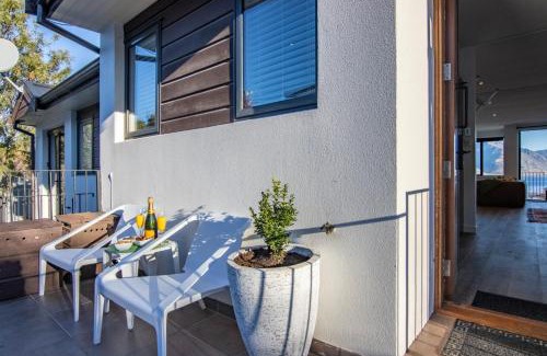 Queenstown Apartment | Spacious Central Executive 4 Bedroom Apartment