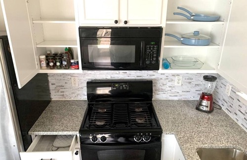 Central Southwest House | Spacious✨Central location✨KING BED SUITE✨FAST WIFI
