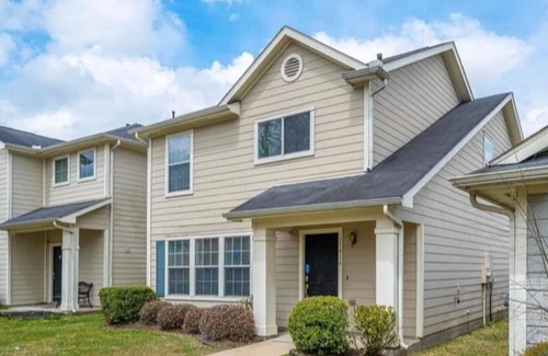 Central Southwest House | Spacious✨Central location✨KING BED SUITE✨FAST WIFI