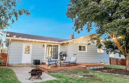 Eau Claire House | Spacious & Centrally located 3 bedroom and 2 bath