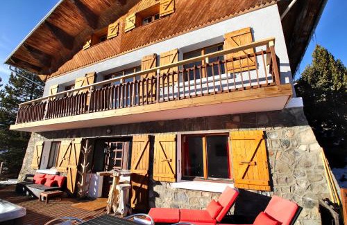 Montgenevre Ski Chalet | Spacious Chalet 16/18 Guests w/Slope View, Jacuzzi et Sauna