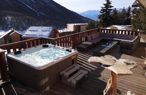 Montgenevre Ski Chalet | Spacious Chalet 16/18 Guests w/Slope View, Jacuzzi et Sauna