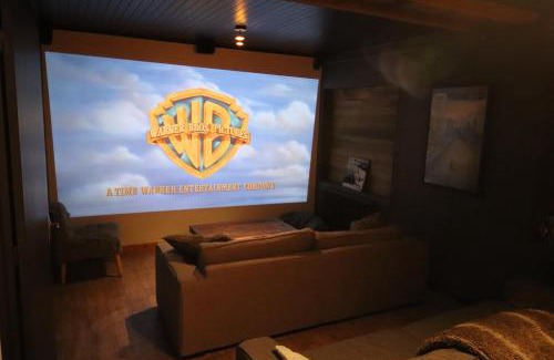 Montgenevre Ski Chalet | Spacious Chalet 16/18 Guests w/Slope View, Jacuzzi et Sauna