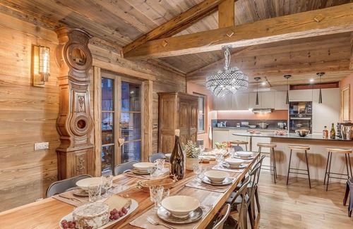 Les Brevieres Ski Chalet | Spacious chalet for 14 in Tignes with balcony and sauna