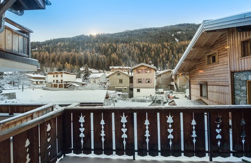 Le Praz Ski Chalet | Spacious Chalet in the Heart of Courchevel Village with Modern Amenities