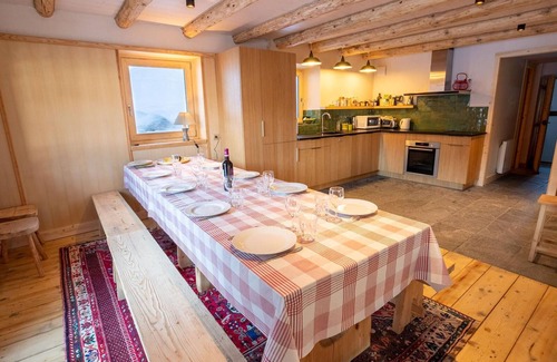 Meribel Centre Ski Chalet | Spacious chalet Méribel · Ski-in/Ski-out · Fireplace