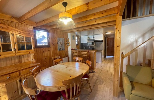 Barcelonnette Ski Chalet | Spacious Chalet Near Golf Course, Sleeps 8, Fully Equipped Kitchen, Free Shuttle to Ski Resort