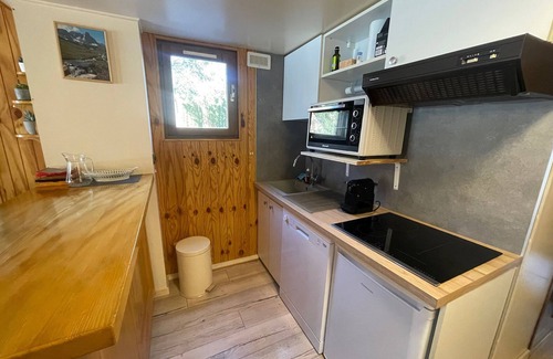 Barcelonnette Ski Chalet | Spacious Chalet Near Golf Course, Sleeps 8, Fully Equipped Kitchen, Free Shuttle to Ski Resort