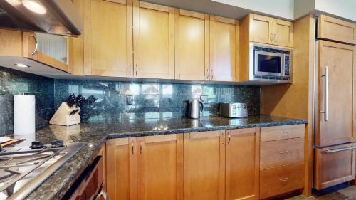 Village North House | Spacious Chalet with PRIVATE Hot Tub by Harmony Whistler