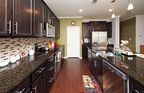 Summerville House | Spacious, charming 2-Story Retreat in Beautiful Summerville – Sleeps 8+