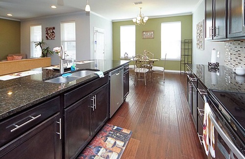 Summerville House | Spacious, charming 2-Story Retreat in Beautiful Summerville – Sleeps 8+
