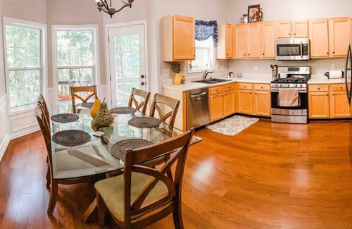 Buford House | Spacious & Cheerful Home