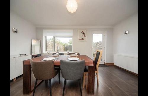 Chessington North and Hook House | Spacious Chessington home with parking & garden