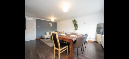 Chessington North and Hook House | Spacious Chessington home with parking & garden