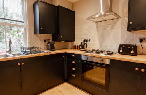 Chester House | Spacious Chester City Centre Stylish Townhouse. W/Parking