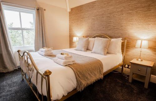 Chester House | Spacious Chester City Centre Stylish Townhouse. W/Parking