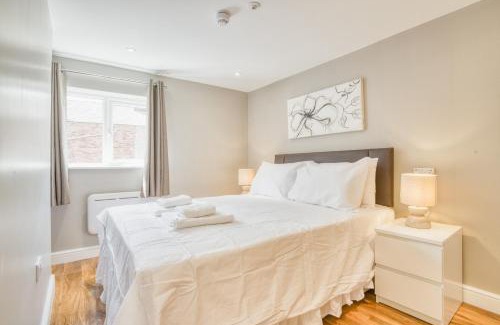 Lincoln Apartment | Spacious City Center 2 Bed Apartment Free Wifi