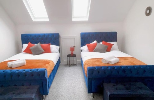 Grays Apartment | Spacious City Centre Apartment near Lakeside