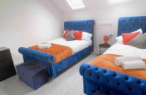 Grays Apartment | Spacious City Centre Apartment near Lakeside